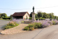 Fontaine Saint-Martin et le lavoir, près de la mairie de Néret