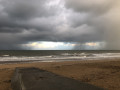 Grains et éclaircie sur la Manche