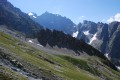 L'Aiguille de la Vache et le sentier qui descend vers le chalet du Gioberney