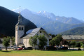 L'église Saint-Loup de Servoz et le massif du Mont-Blanc