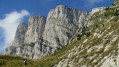 L'impressionnante barre rocheuse du Grand Veymont