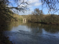 L'Orne avec un pont de la Voie Verte de la Suisse Normande au fond