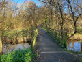 La passerelle avant le Petit Moulin