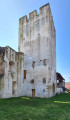 La tour carrée du château de Gombervaux.