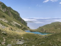 Lac de Montarrouye devant une mer de nuages