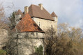 Le château du Chiroux avec au premier plan son pigeonnier