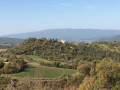 Le hameau d'Espinouse devant la montagne de Lure