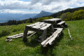 Le mobilier rustique de la cabane du berger.
