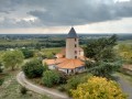 Le Moulin du Pé : vue sur le second moulin et ses environs