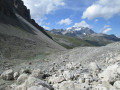 Le petit lac et l'aiguille de la Sache