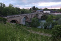 Le pont de pierre aux trois arches qui enjambe le gave d’Oloron