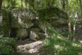 LES ABRIS SOUS ROCHES NÉOLITHIQUES