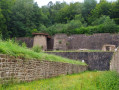 Les deux hauts-fourneaux restant et le canal de sortie