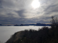 Mer de nuage, soleil sur les crêtes