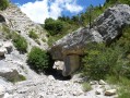 Passage sous le rocher