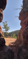 Passage du sentier entre les rochers