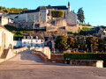 Place de La Libération avec vue sur la vieille ville de Terrasson Lavilledieu