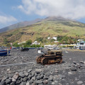 Plage et volcan