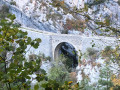 Vieux pont de pierre reliant Sallagriffon à Sigale servant de frontière entre la France et le Comté de Savoie jusqu’en 1860.