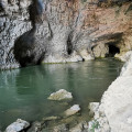 Porche et lac accès grotte