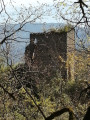 Première vue sur les ruines du château.