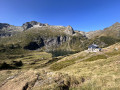 Refuge d’Espingo et son lac.