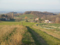 Relief et collines avec l'église de Charpey au loin