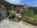 Saint Cirq à partir de l'entrée fortifiée du village