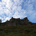 Sous les rochers