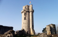 La Tour de Montlh&eacute;ry et la Basilique de Longpont