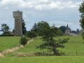 Un château d’eau, un clocher