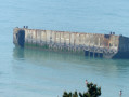 Vestiges du port artificiel d'Arromanches