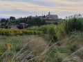 Du vieux village de Cairanne au Serre de la Garde