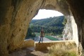 Vue de la grotte sur les gorges