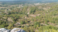 vue depuis le promontoire au village en ruines de Chastelas