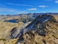 Vue sur l'Estany de Lanо́s depuis le Puig de Coma d'Or