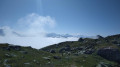 Vue sur la mer de nuage depuis le replat devant le lac