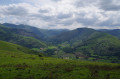 Vue sur la vallée et le col de Gamia (en face).